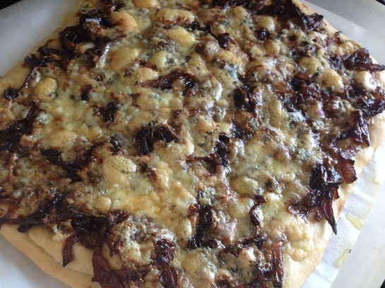 Olas & Chanclas | Carmalized Balsamic Onion and Blue Cheese Pizza with Basil