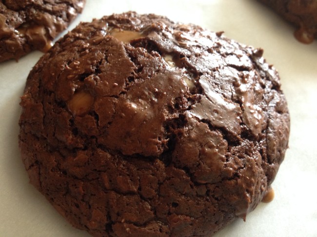 Olas & Chanclas | Giant Chocolate-Toffee Cookies