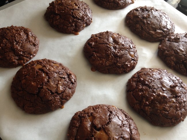 Olas & Chanclas | Giant Chocolate-Toffee Cookies