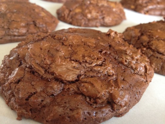 Olas & Chanclas | Giant Chocolate-Toffee Cookies