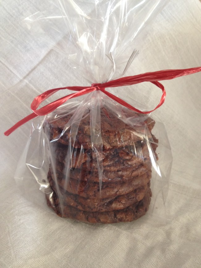 Olas & Chanclas | Giant Chocolate-Toffee Cookies