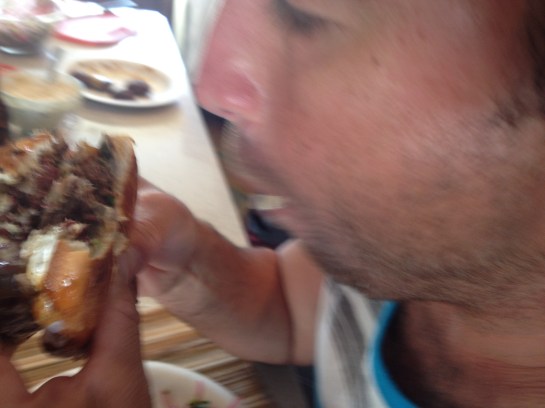  Jalapeño Cheeseburgers with Bacon and Grilled Onions | Olas & Chanclas