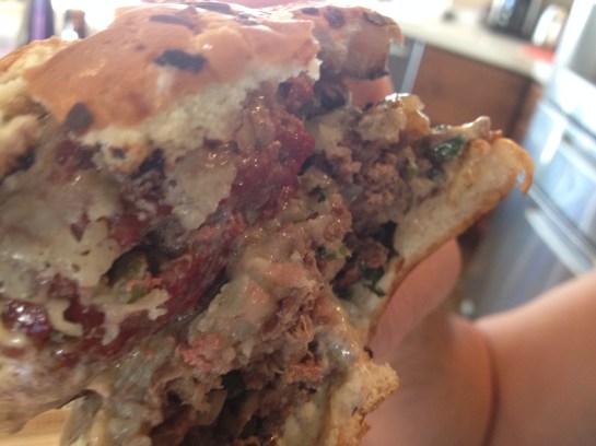  Jalapeño Cheeseburgers with Bacon and Grilled Onions | Olas & Chanclas